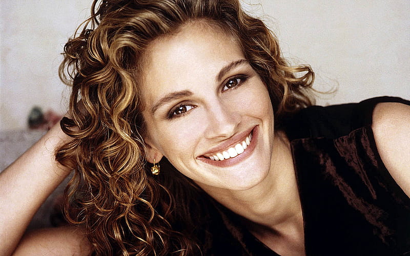 Julia Roberts: A Radiant Smile That Conquered Hollywood
